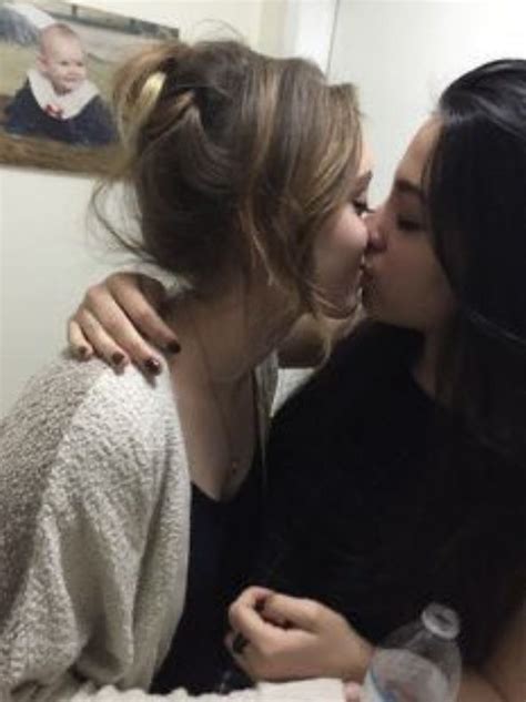 Cute Lesbian Couples Lesbian Love Cute Couples Goals Couple Goals Lesbians Kissing Couple