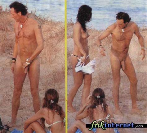Guarraxia Pipi Estrada Pillado Desnudo Con Su Pollon Al Aire En La Playa