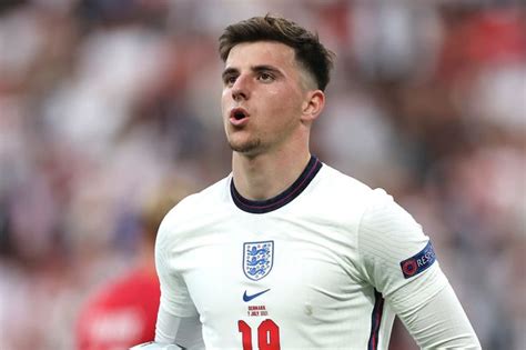 Chelsea issued Mason Mount advice amid worries over new season
