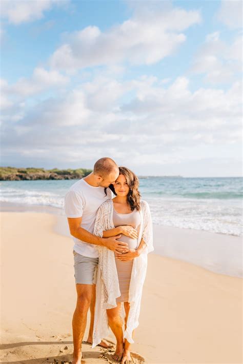 Romantic And Stunning Babymoon Photo Session In The Water Hawaii Hot