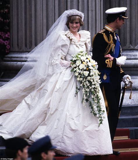 Lady Diana Hochzeitskleid Designer Princess Dianas Wedding Dress A Look Back At Her Iconic