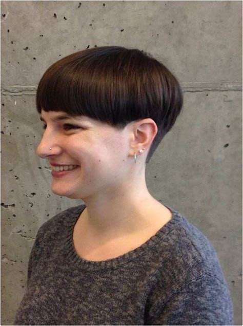 Reinvent this trend with these modern looks that are easy to create! 12 Realistic Short Mushroom Hairstyles Picture