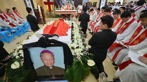 China 5000 Attend Underground Bishops Funeral In Shanghai La Stampa