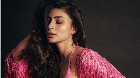 Bollywooda Ctress Mouni Roy Share Her New Look In Pink Bra Top Flaunts Toned Figure See Her