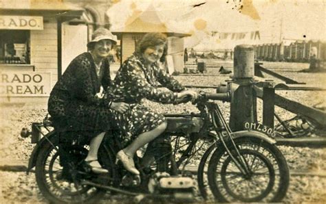 30 Cool Pics Show Badass Biker Chicks Through The Years ~ Vintage Everyday Biker Chicks Women
