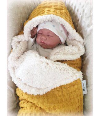 Wenn es deinem kleinen dann doch mal zu warm wird ist die decke schnell geöffnet. Maxi Cosi Decke Ocker Grobe Waffle - Ecru Teddy in 2020 ...