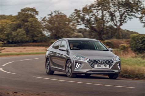 Hyundai Ioniq Hybrid review | DrivingElectric