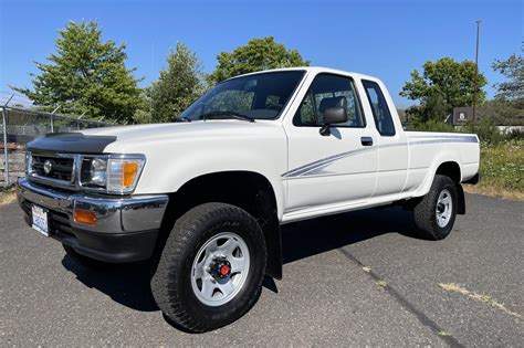 No Reserve 1994 Toyota Pickup Xtracab Dx 4x4 5 Speed For Sale On Bat