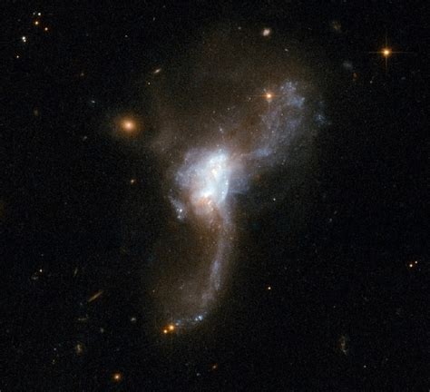 Eso 148 2 A Pair Of Colliding Galaxies In Tucana Annes Astronomy News