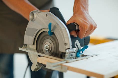 How To Use A Circular Saw Storables