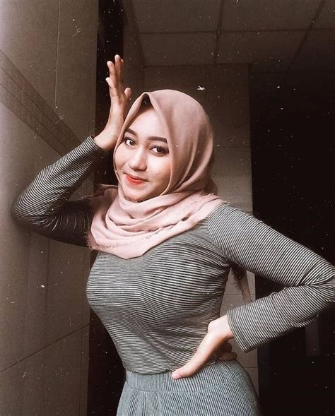 Pin Oleh Arya Parwoto Di Hot Hijab Girls Wanita Berlekuk Wanita