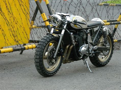 For further questions please contact original owner at ebay. Suzuki Bandit 400 Cafe Racer by Jowo Kustom - BikeBound