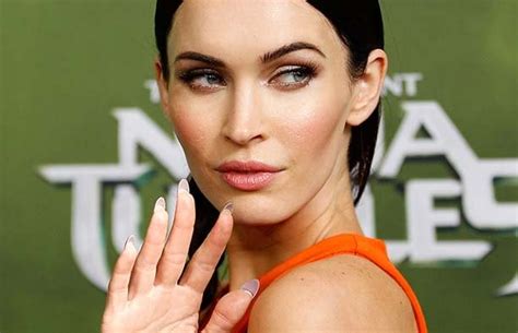 The Weird Truth About Megan Foxs Thumbs Hands And Fingers