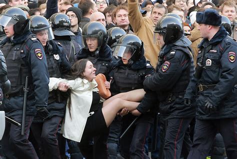 behind the striking viral photo from the russian protests