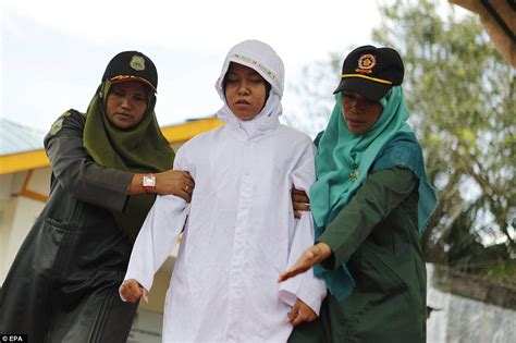 Couple Caned In Indonesia For Violating Sharia Law Daily Mail Online