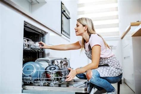 4 Reasons Your Dishwasher Is Leaking From The Front ⋆ Dependable