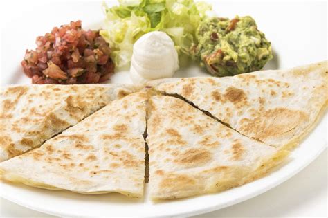 This chicken quesadilla consists of chicken, cheese, red onions, bacon, tomatoes, and barbeque sauce. Grilled Chicken Quesadilla Recipe