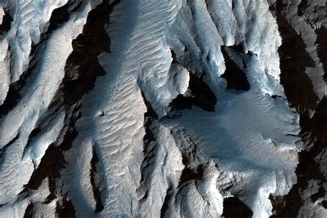Nasa Releases Stunning New Photos Of Mars Grand Canyon