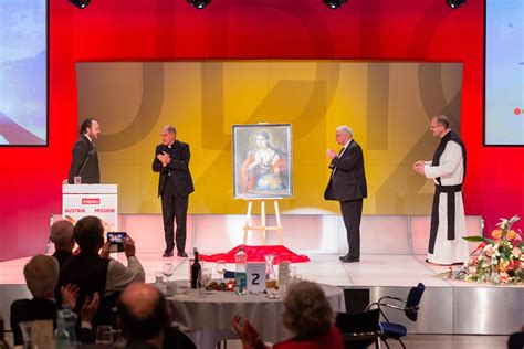 Tolle matte ich habe das video gesehen und finde das was du auf die reihe bekommen hast mit deine eigne design super schön.ich hoffe das ich mir heute überhaupt noch bestellen. Missio Österreich: Award für "Eselsarbeit" - Missio: Presse