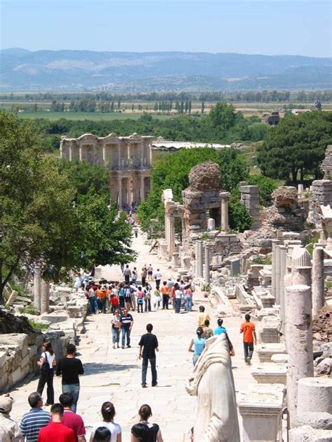 #turquie ce 4 mai, marque l' anniversaire du début du génocide de #dersimkatliamıi̇leyuzles. Que voir à Ephèse en Turquie ? Blog One Two Trips