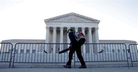 Us Supreme Court Hands Victory To Immigrants Facing Deportation Reuters