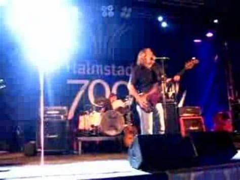 Pelle alsing, född 6 juni 1960, är en svensk trummis. Lasse Lindbom & Pelle Alsing, Halmstad, 20-07-2007 - YouTube