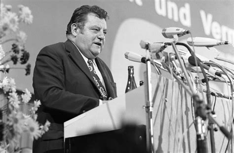 El fost mult timp președinte al uniunii creștin sociale din bavaria (csu) din. Reden und Beiträge