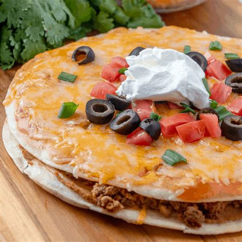 #tacobell is not a mexican restaurant. COPYCAT TACO BELL MEXICAN PIZZA | Recipe | Mexican pizza ...