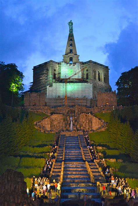 Beleuchtete Wasserspiele Des Unesco Weltkulturerbe Im Bergpark Kassel