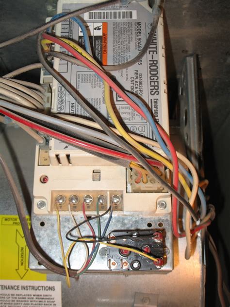 Each circuit displays a distinctive voltage condition. Wiring Thermostat Honeywell 8320U to Furnace-heat pump ...
