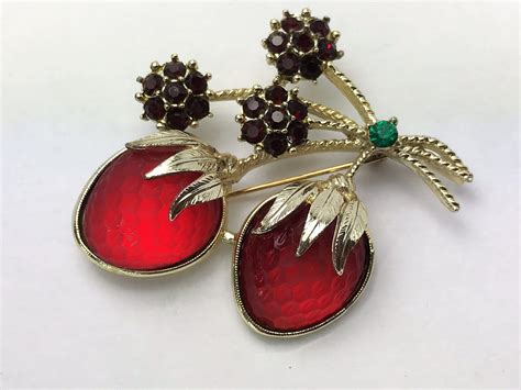 A Stunning Vintage Sarah Coventry Berry Strawberry Brooch 1960s By