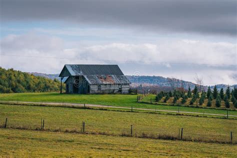 Old Barn And Farm Along The Blue Ridge Parkway In Virginia Stock Image
