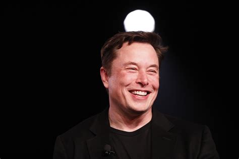 Live from New York, it’s Elon Musk! Tesla CEO will host iconic show