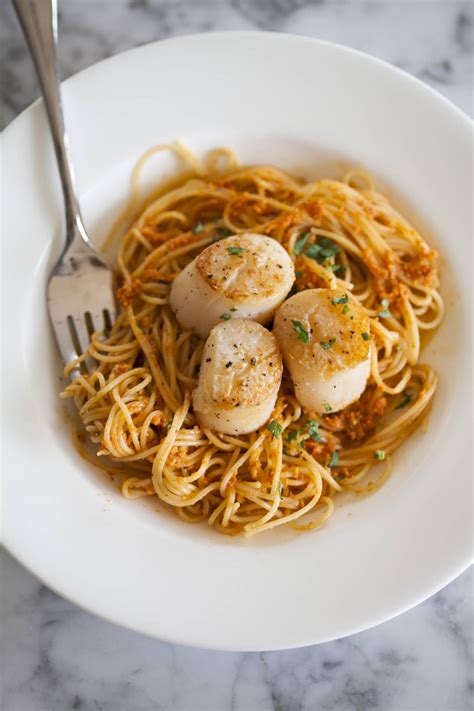 Whats The Difference Between Bay Scallops And Sea Scallops Kitchn