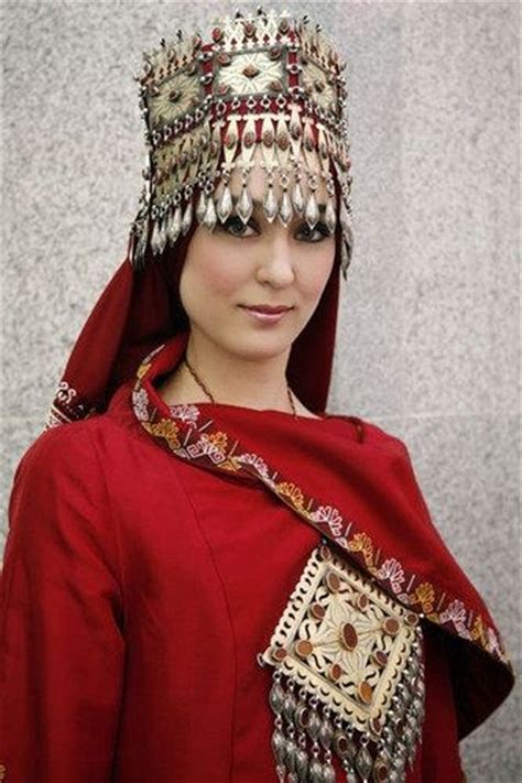 Traditional Clothing Of Turkmenistan Traditional Outfits Costumes