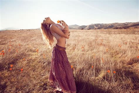 Hintergrundbilder Sonnenlicht Frauen Im Freien Frau Modell Blond Blumen Lange Haare
