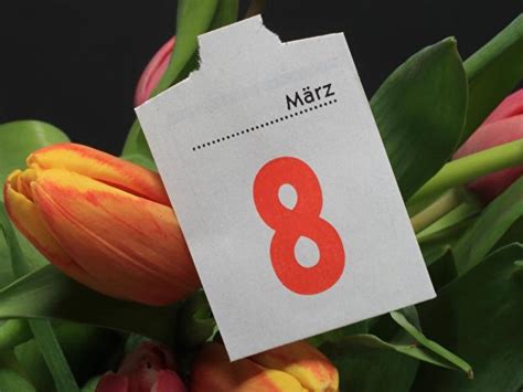 März statt, erst später setzte sich der 8. Frauentag wird gesetzlicher Feiertag - Berlin.de