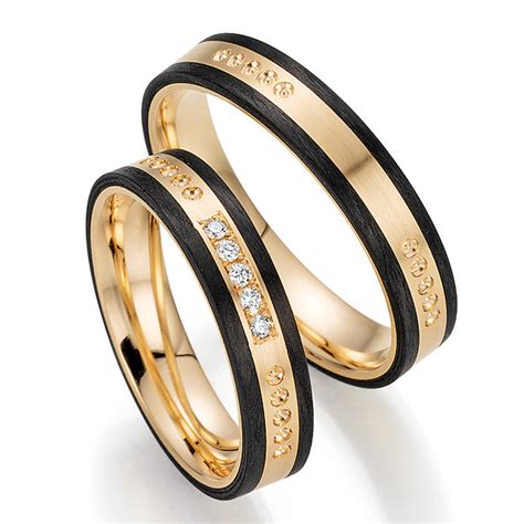 Eheringe werden traditionell bei der eheschließung vom jeweils anderen partner aufgesteckt. I Swear | bayer-eheringe.de