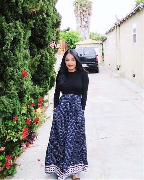 How To Wear Black Maxi Skirts