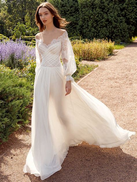 Sleeved Wedding Dresses Best 10 Sleeved Wedding Dresses Find The Perfect Venue For Your