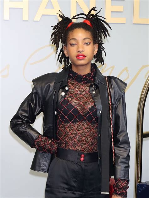 Jada pinkett smith is a supportive mother. WILLOW SMITH at Chanel Metiers D'Art 2016/17 Collection ...