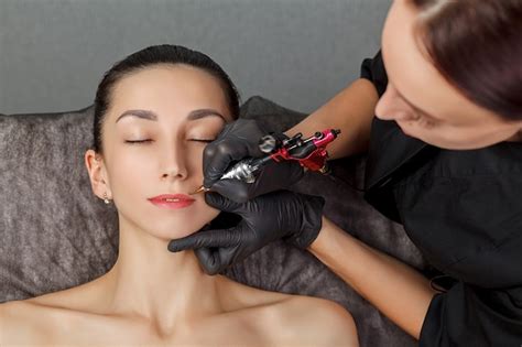 Premium Photo Young Woman Making Permanent Makeup In Cosmetology Salon