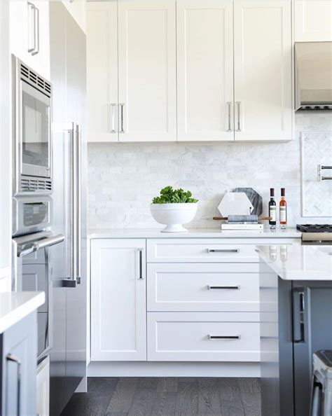 pin by susie ess on kitchen white shaker kitchen cabinets white shaker kitchen modern