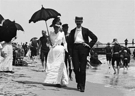 1890 Couple Walks Along The Beach In Atlantic City Bettmann Getty