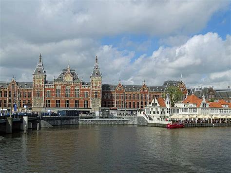 Amsterdam, hauptstadt der niederlande, alte seefahrerstadt oder die stadt auf pfählen, hat heutzutage viel mehr zu bieten als. Amsterdam Sehenswürdigkeiten & Insidertipps | ReiseSpatz ...