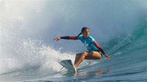Surfers Wants Equal Priority On Waves Sally Fitzgibbons Nikki Van