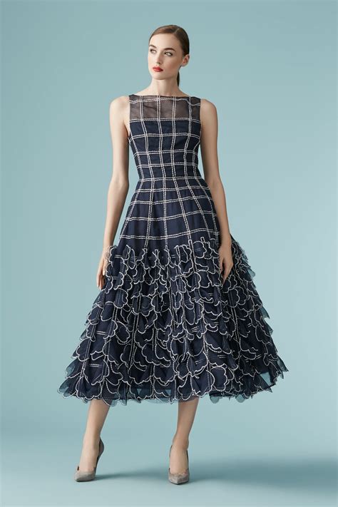 Look 32 Carolina Herrera Fashion Dresses Elegant Dresses