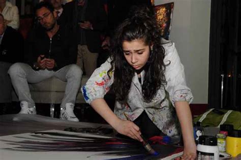 تصاویری از دختر 15 ساله ایرانی الاصل نابغه نقاشی جهان مجله اینترنتی