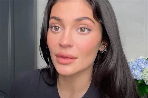 Kylie Jenner Finally Admits To Boob Job At 19 Media Take Out