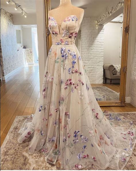 20 Gorgeous Floral Wedding Dresses The Glossychic Floral Wedding